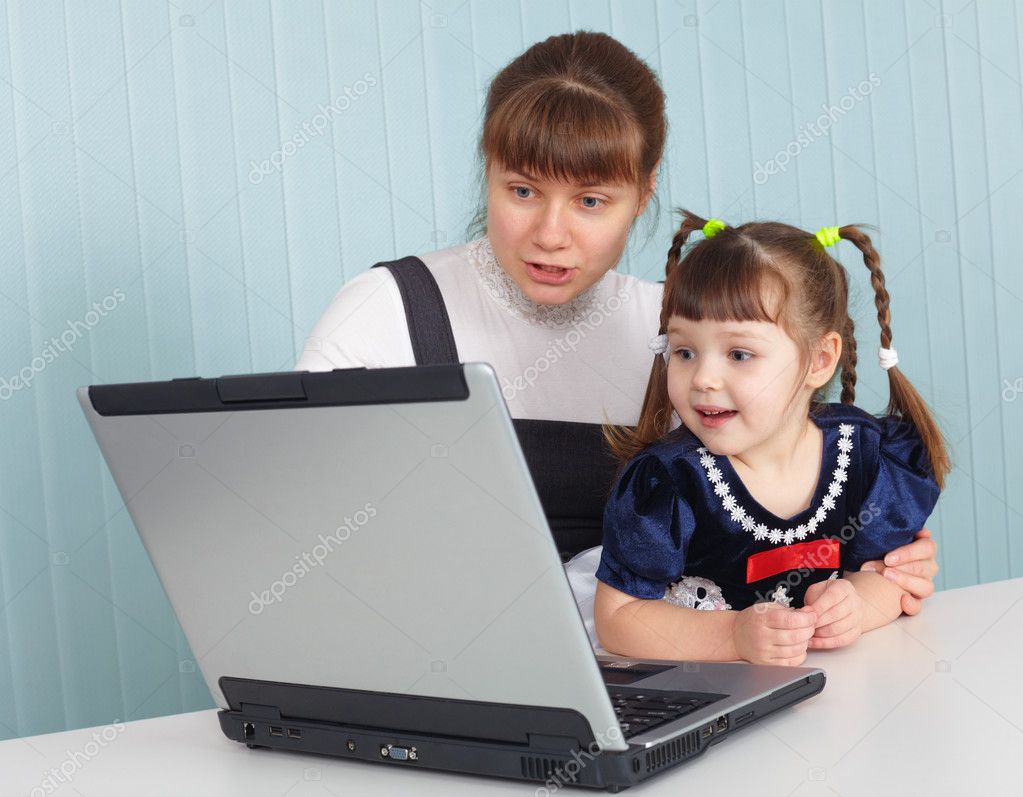Нужный момент папа учит дочку сосать получилось гораздо papa-uchit-dochku-sosat