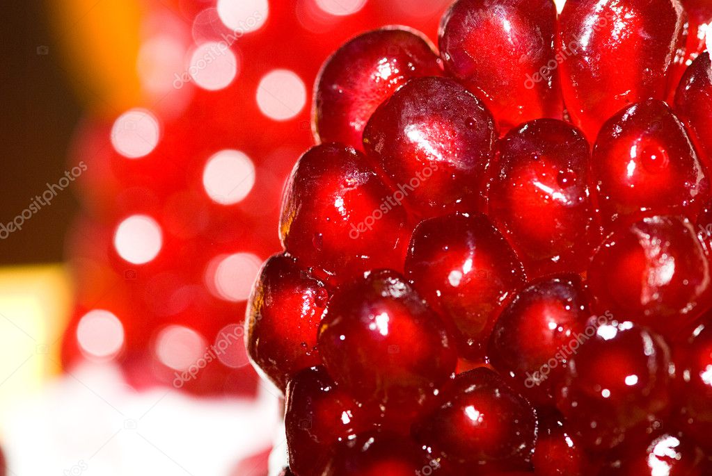 http://static3.depositphotos.com/1000352/158/i/950/depositphotos_1584388-Pomegranate.jpg
