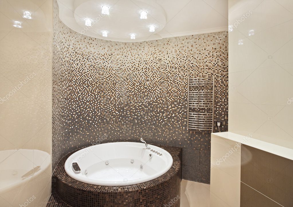 Bagno con vasca idromassaggio e mosaico — foto stock © mrhamster ...