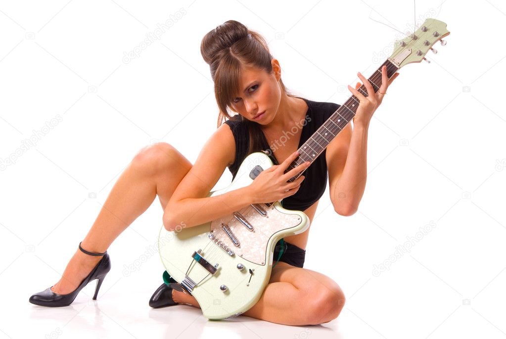 Голые девушки с гитарой фото