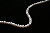 аанимация кртинки Depositphotos_1263474-Pearls-necklace-on-the-black-background