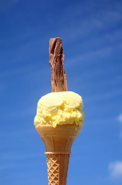 A yellow ice cream with a chocolate flak