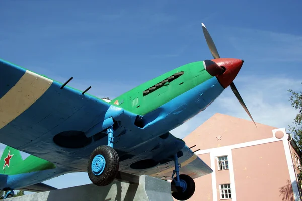 Propeller-driven war-plane.