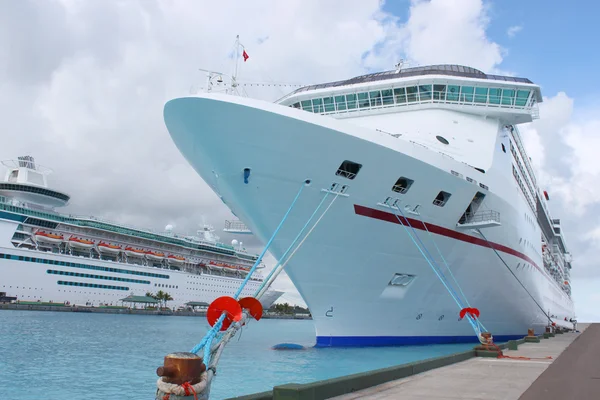 Cruise ships in Nassau port