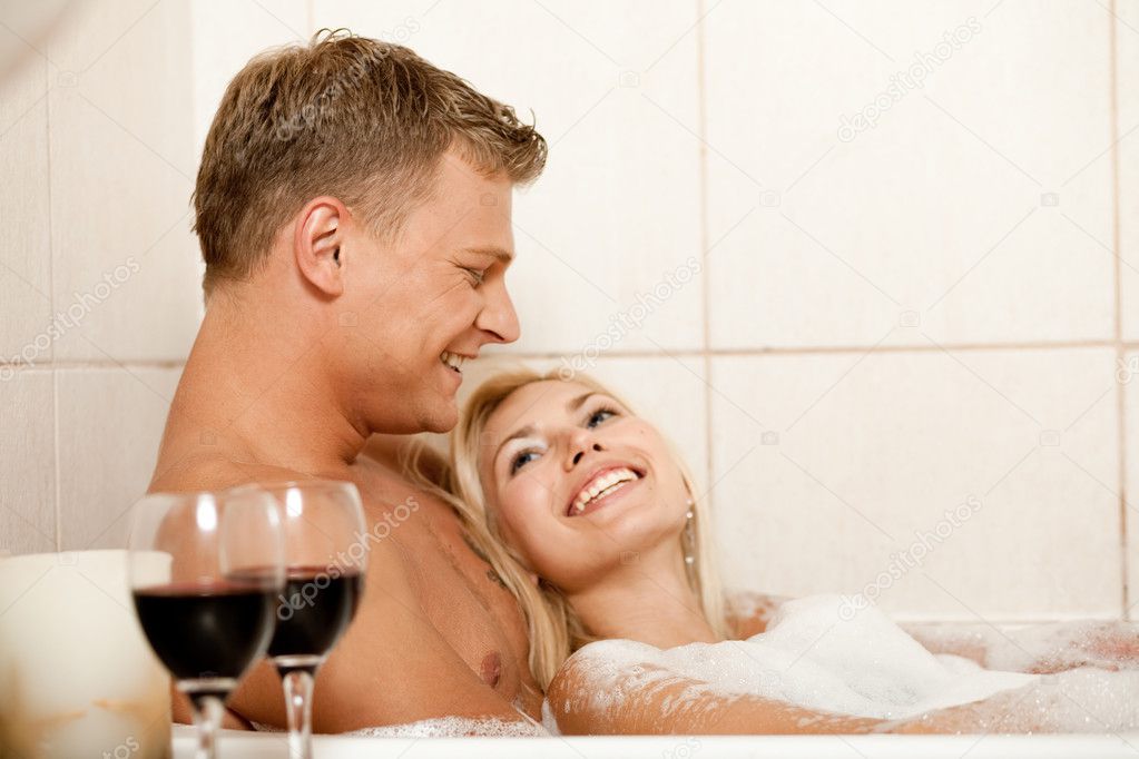 Секс в ванной со зрелыми 