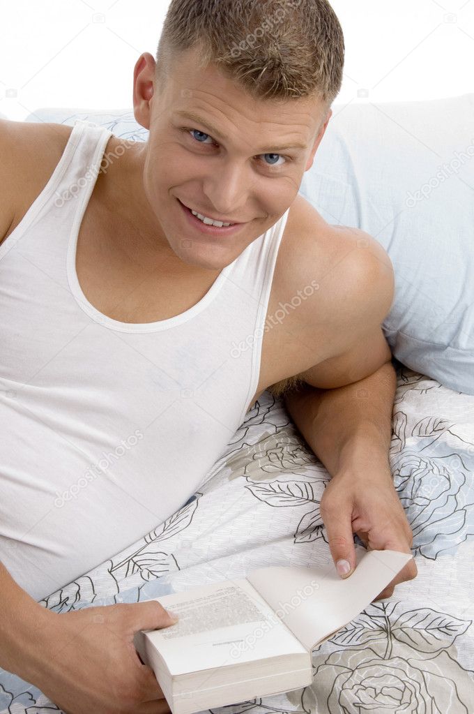 depositphotos_1655880-Young-guy-reading-book-in-bed.jpg