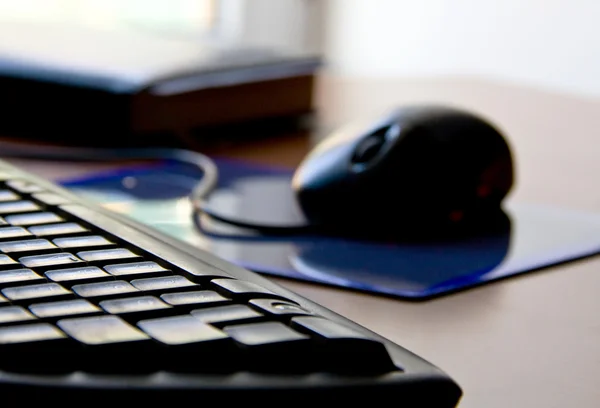 Keyboard, mouse and datebook on table