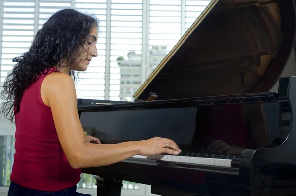 Women pianist