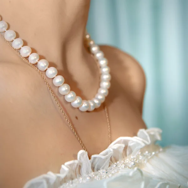 Wedding photo of pearl on the neck
