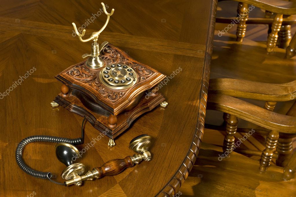 http://static3.depositphotos.com/1001696/191/i/950/depositphotos_1916402-stock-photo-old-fashioned-telephone-on-table.jpg