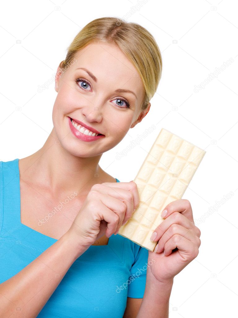 Atraente mulher sorridente feliz segurando a barra branca doce de chocolate - isolado no branco. espaço de cópia — Fotos por valuavitaly - depositphotos_1519954-Woman-with-the-white-bar-of-chocolate