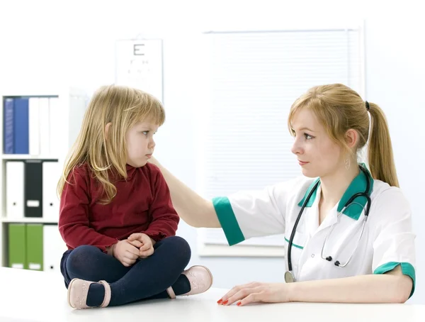 Sad little girl at doctor — Stock Photo #2038048