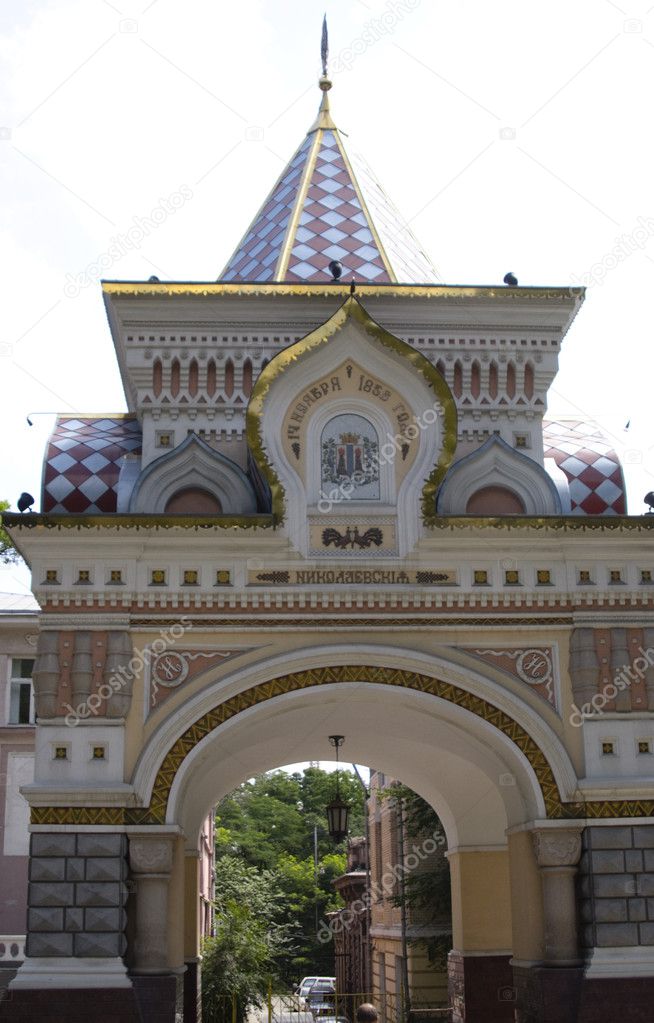 старинное здание в городе Владивостоке. Русская архитектура. Фото