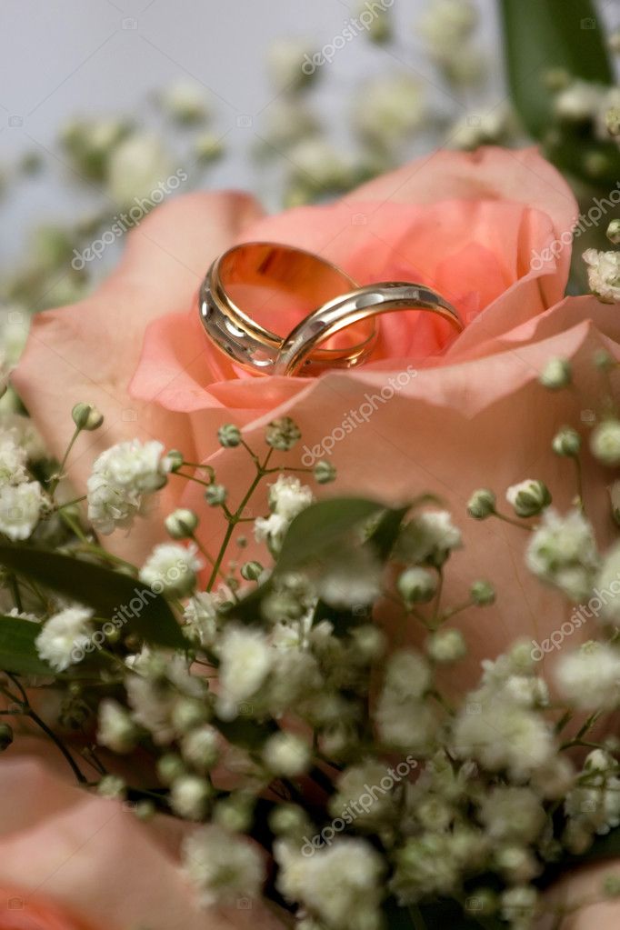 Wedding bouquet with wedding rings Groundcloseup ring in the flower bud