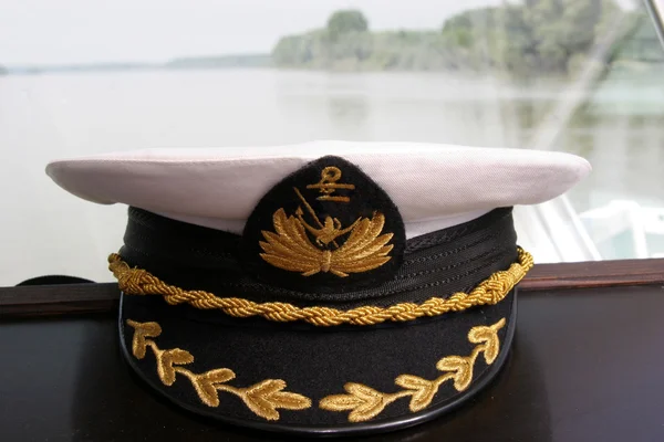 Ferry cap