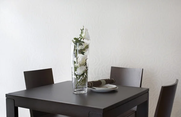 Table with white roses