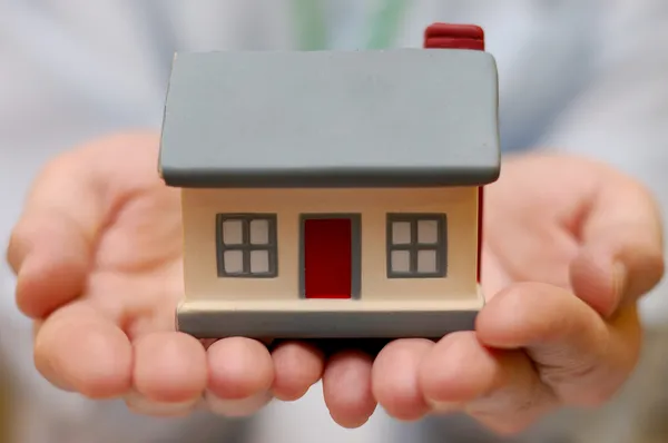 Hands holding house — Stock Photo #1668299