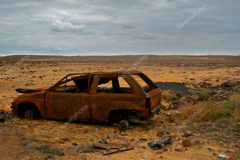 abandoned car desert