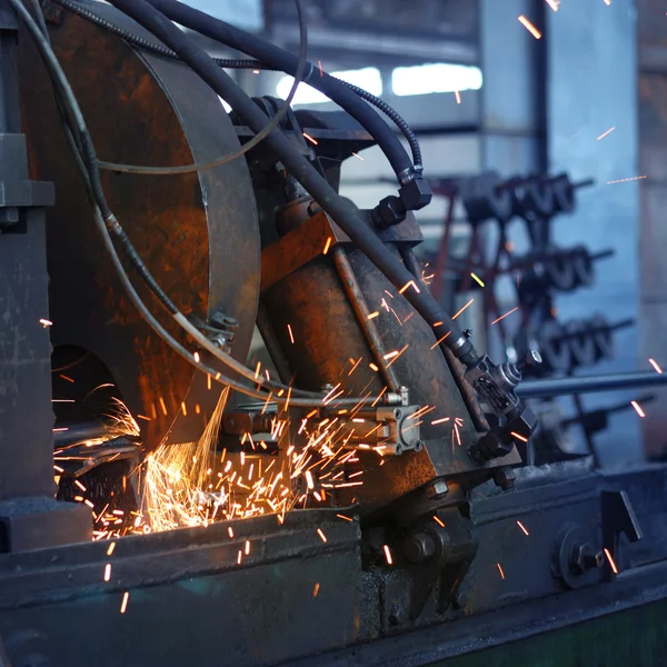Machine grinding metal