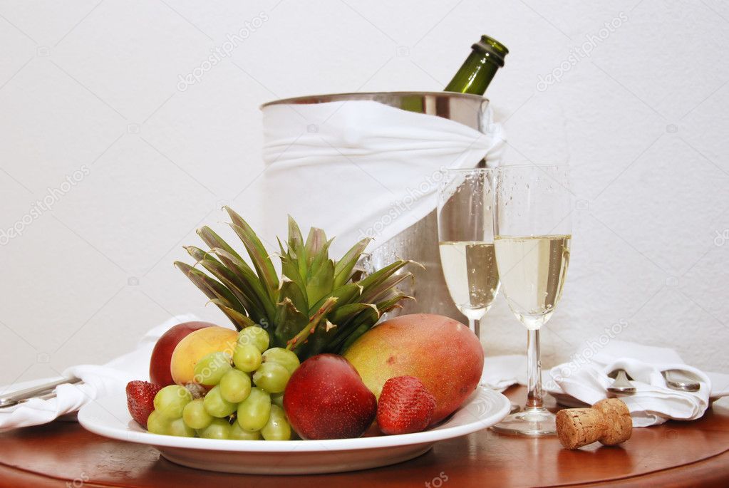 http://static3.depositphotos.com/1005547/235/i/950/depositphotos_2355513-Fruit-and-Champagne.jpg