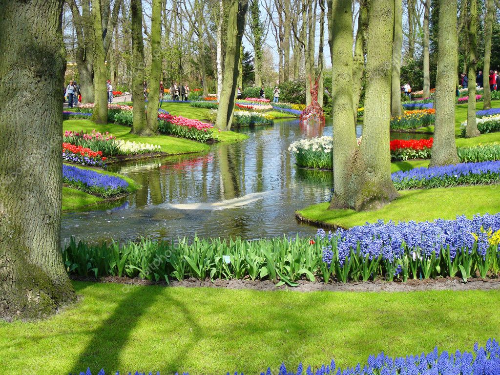 Scenic garden with spring flowers - Stock Image