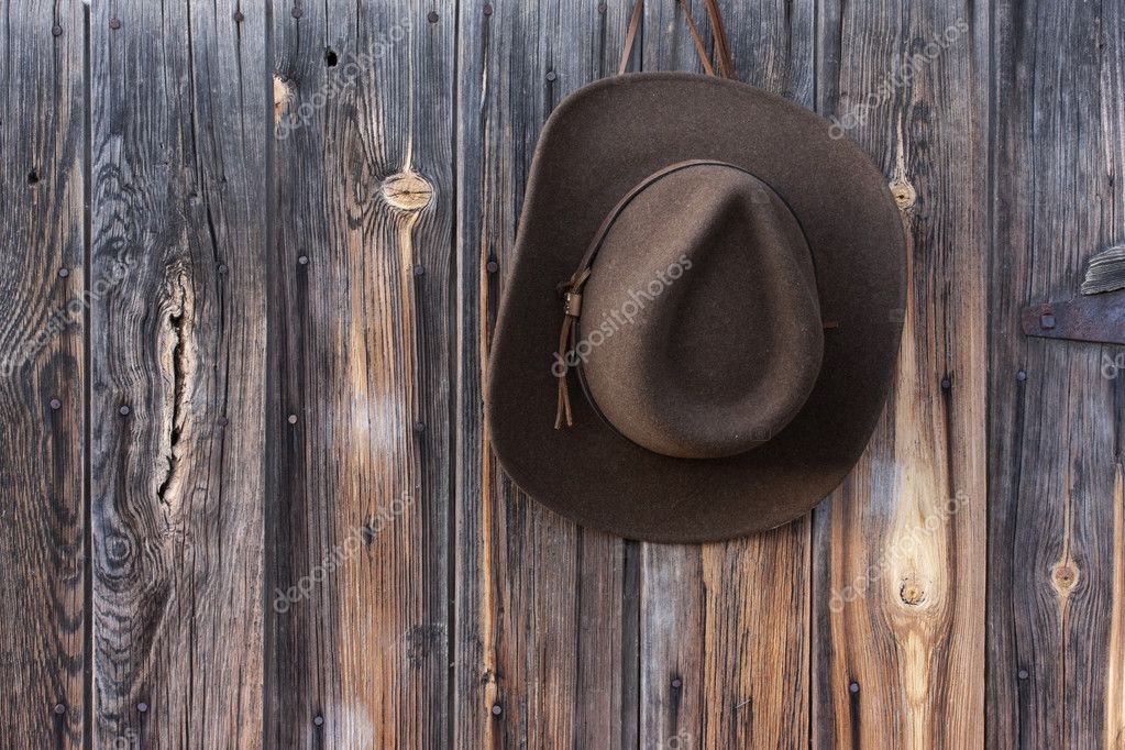 Felt cowboy hat on barn wall - Stock Image