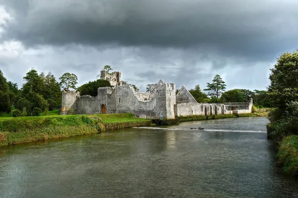 Irish castle ruins — Stock Photo #2422332