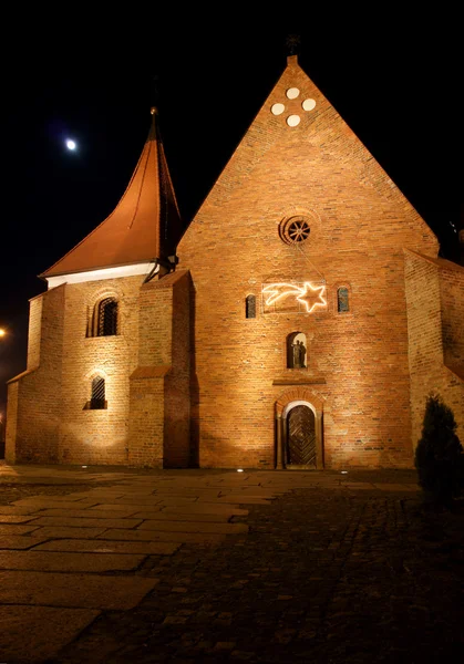 Church at night in Poznań, Malta