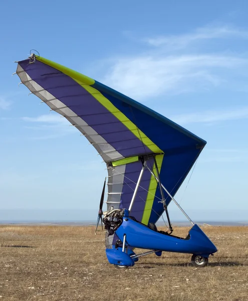 Niebieski szybowce (Hang-Glider) — Zdjęcie stockowe