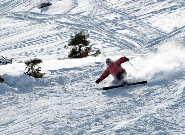 Skifahrer stürzt — Stockfoto