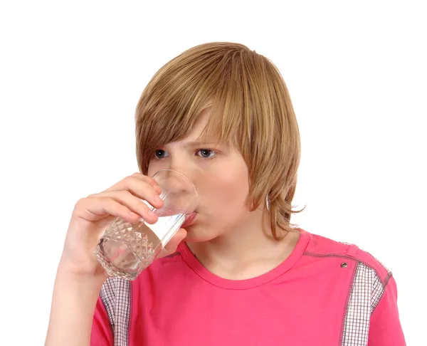水のガラスを持つ少年 ストックフォト