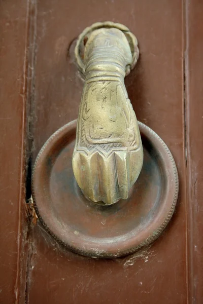 Porta velha batedor — Fotografia de Stock