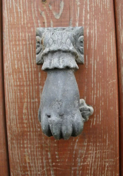 Old door knocker — Stock Photo, Image