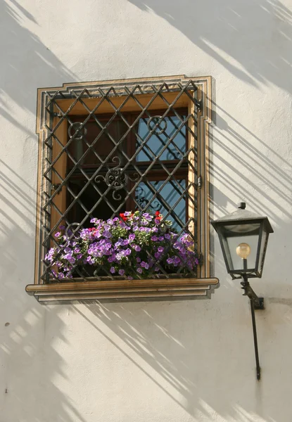 Fönster med plats. Regensburg — Stockfoto