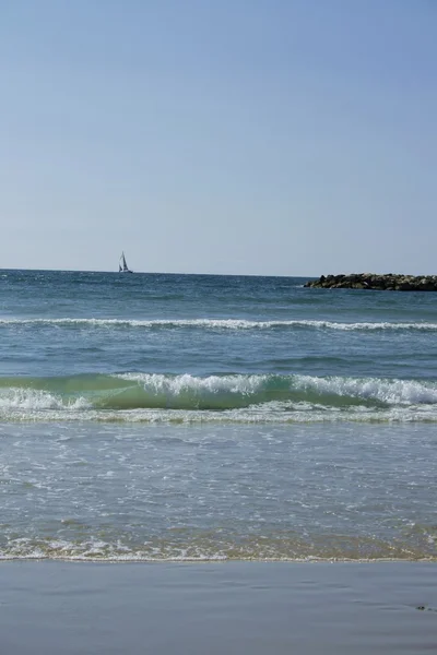 Praia, sol e Yahts no mar — Fotografia de Stock