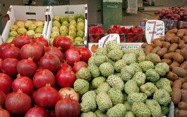 Berbagai macam buah di pasar — Stok Foto