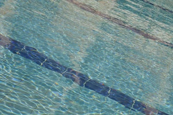 Agua azul en la piscina — Foto de Stock