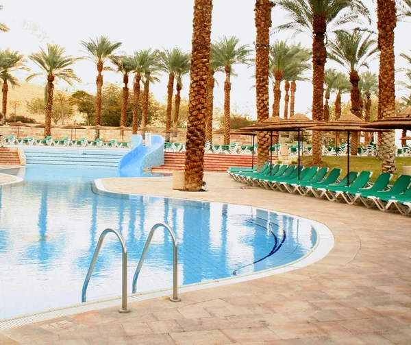 Bazén v hotelu na Mrtvé moře — Stock fotografie