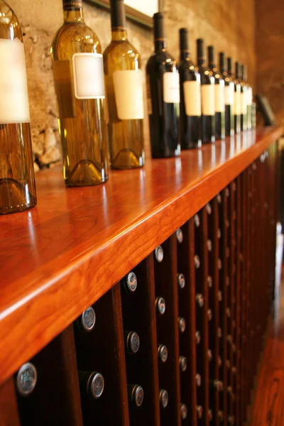 Flessen in winerys winkel — Stockfoto