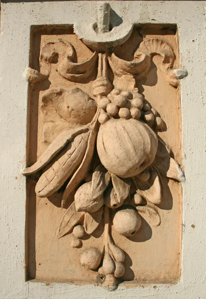 Фрагмент декора старого здания — стоковое фото