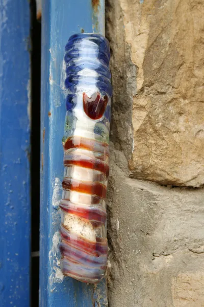 Moderno vidrio hecho a mano mezuzah. Israel —  Fotos de Stock