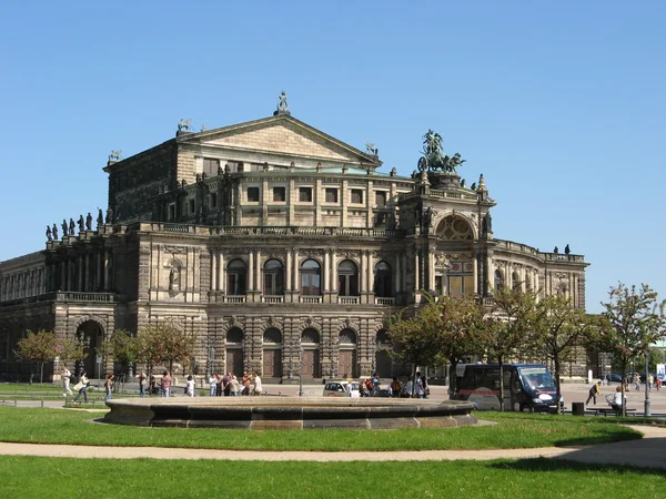 A famosa Ópera Semper em Dresden, Alemanha — Fotografia de Stock