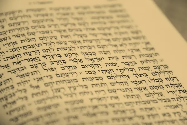 Antigo livro bíblico aberto hebraico — Fotografia de Stock