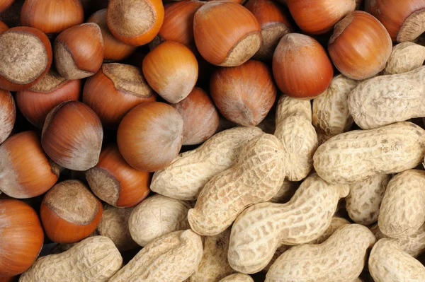 Nozes e amendoins — Fotografia de Stock