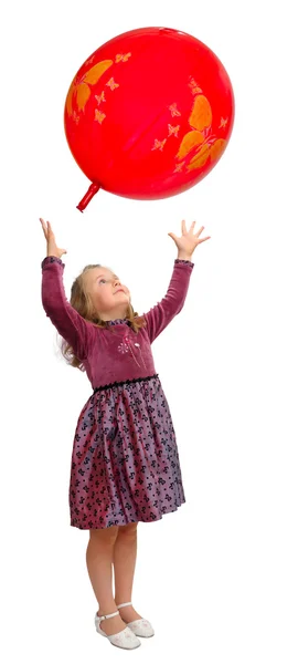 Flicka som leker med ballong. — Stockfoto