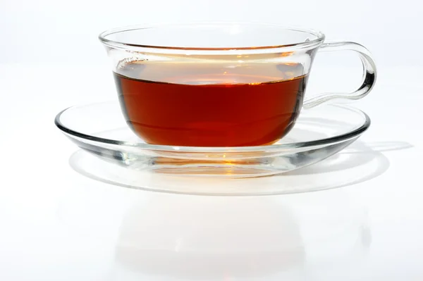 Chá preto em uma xícara de vidro — Fotografia de Stock
