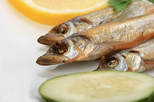 Stock image smoked mackerel with lemon and onion 