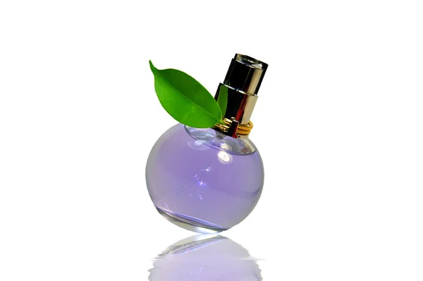 Botol parfum pada latar belakang putih — Stok Foto