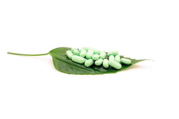 Pillole verdi su un foglio — Foto Stock