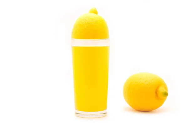Лимон на білому фоні — стокове фото